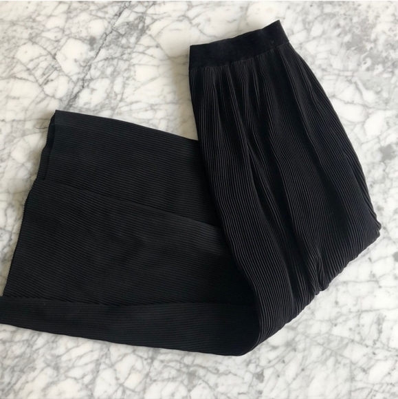 Zara Basic Wide Leg Accordion Pleat Culottes - Picture 5 of 11